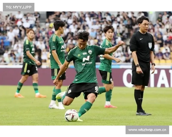 光州FC与全北现代激战正酣 谁能在韩足坛掀起新的风暴 光州FC与全北现代激战正酣 谁能在韩足坛掀起新的风暴